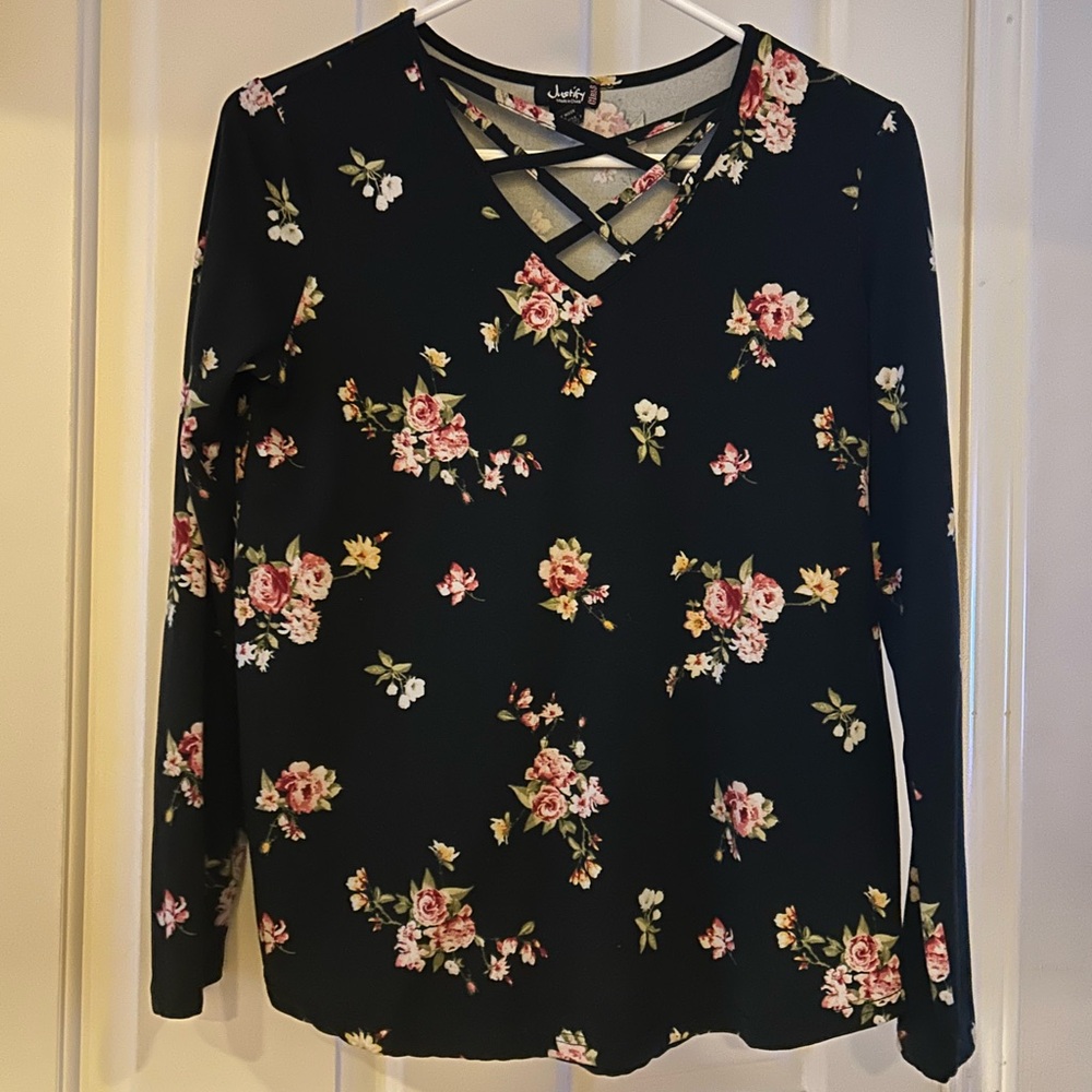 Justify Blue Long Sleeve Cutout Blouse – Size XL